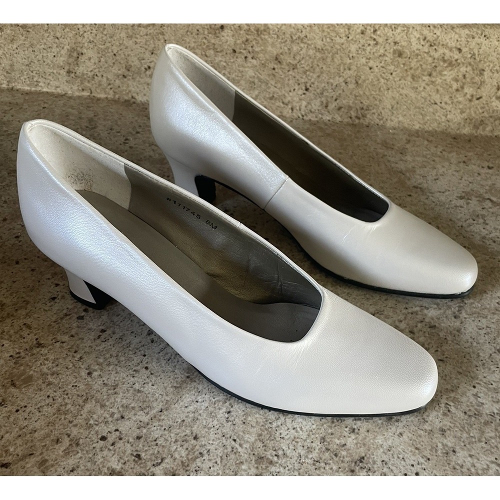 Womens Size 8 White Pearl Pumps Mark Lemp by Walking Cradles 2.25"